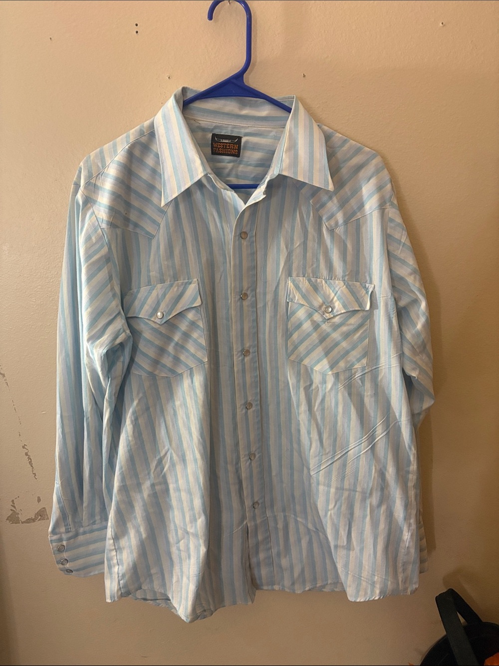 Source Unknown Light Blue & White Striped Button-Down Shirt